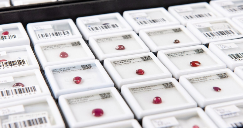 GRS鸽血型红宝石主证和附证