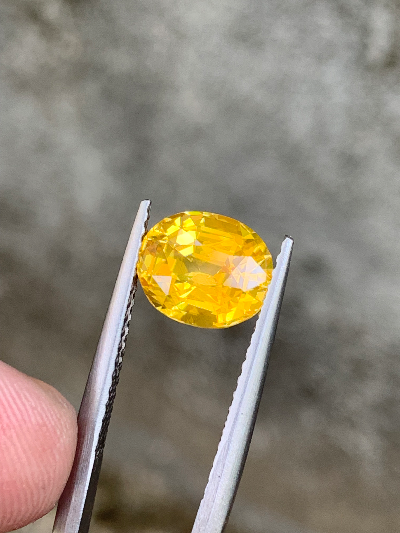 黄色蓝宝石