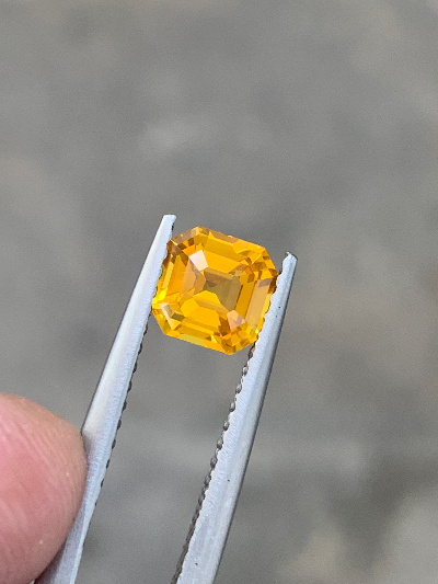 黄色蓝宝石