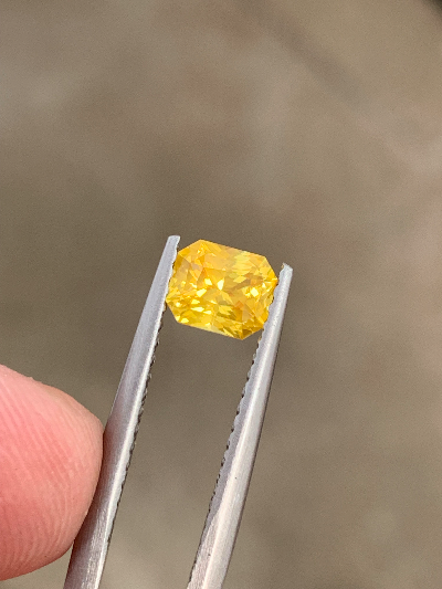 1.61克拉黄色蓝宝石