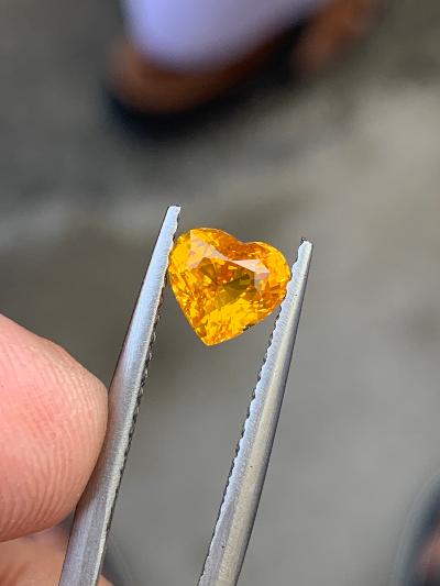 2.01克拉黄色蓝宝石