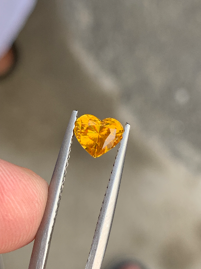 1.54克拉黄色蓝宝石