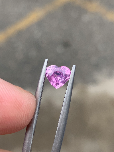 1.08克拉粉色蓝宝石